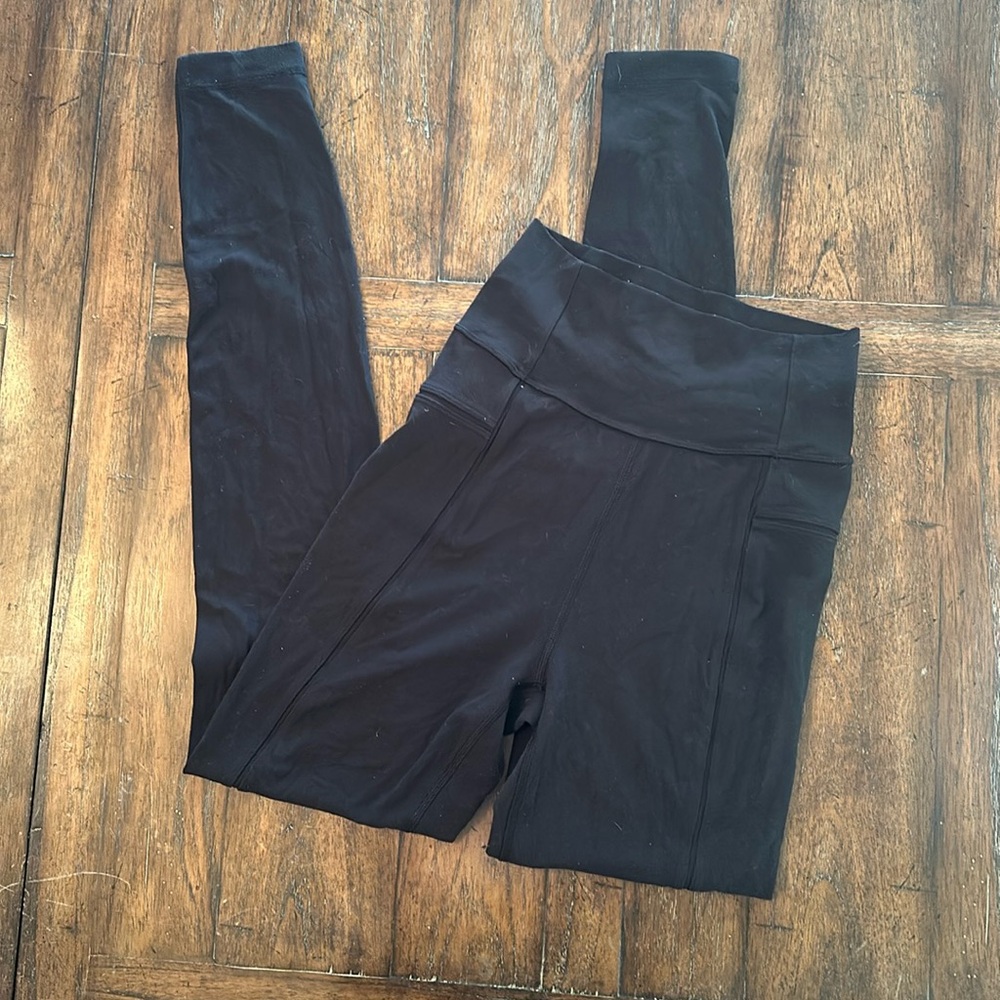 Lululemon black women’s size 4 high waisted leggings